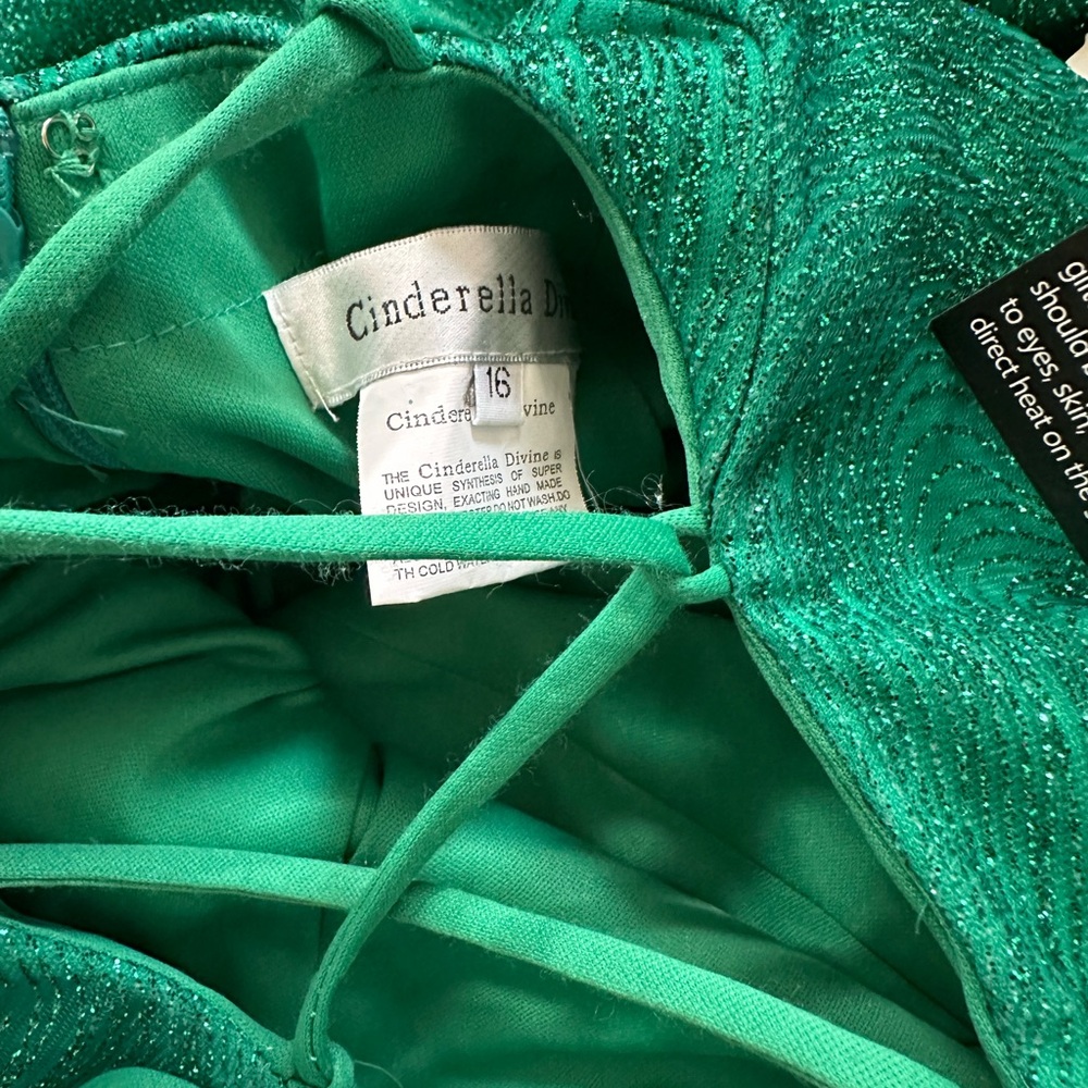 Green PROM DRESS ๐๐คฉ - Picture 5 of 7